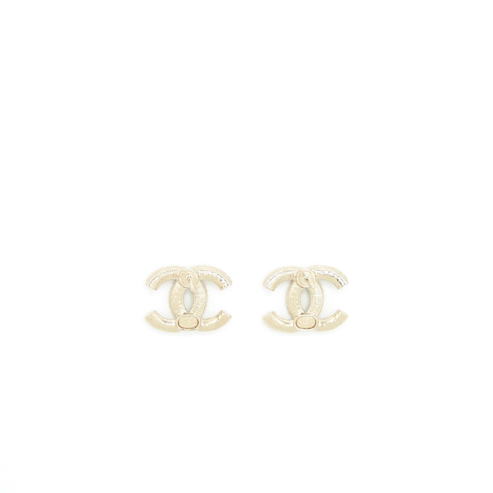 CHANEL CC LOGO WITH MINI PEARL EARRINGS LGHW