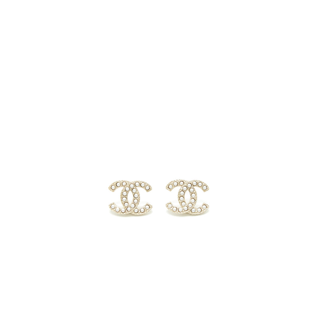 CHANEL CC LOGO WITH MINI PEARL EARRINGS LGHW