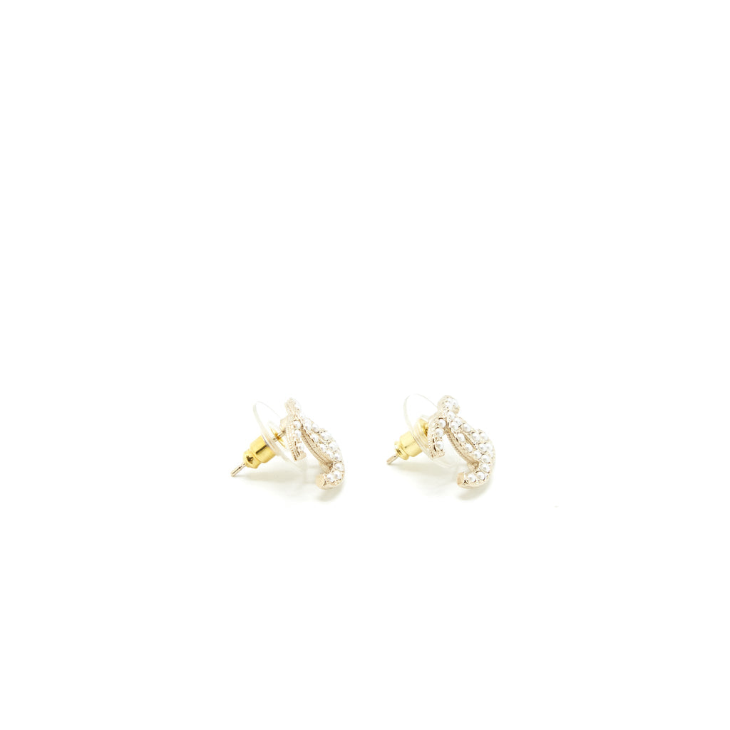 CHANEL CC LOGO WITH MINI PEARL EARRINGS LGHW