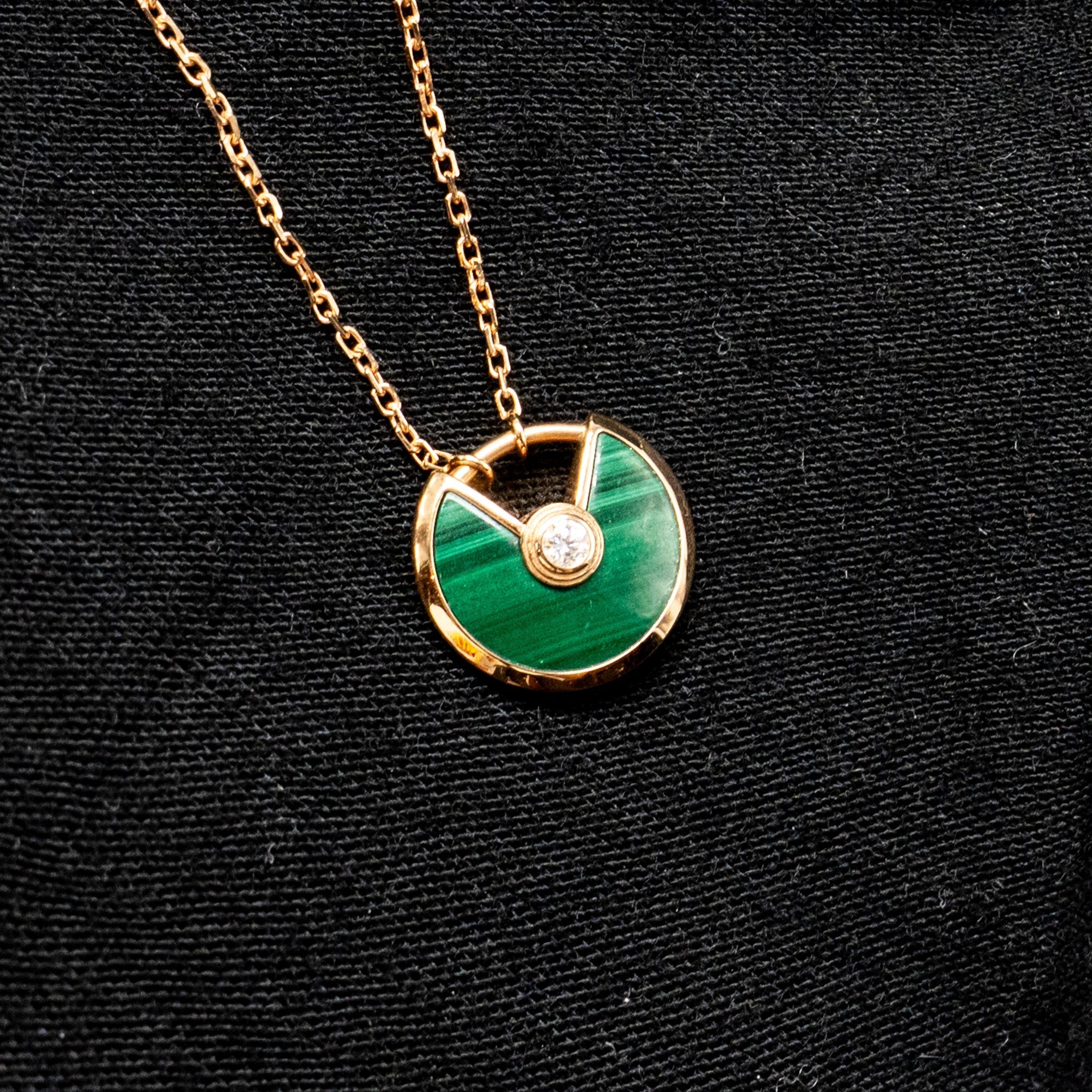 CARTIER AMULETTE DE CARTIER NECKLACE, XS MODEL, MALACHITE ROSE GOLD DIAMOND