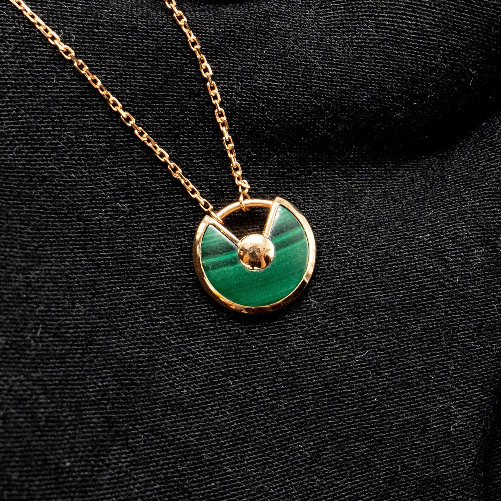 CARTIER AMULETTE DE CARTIER NECKLACE, XS MODEL, MALACHITE ROSE GOLD DIAMOND