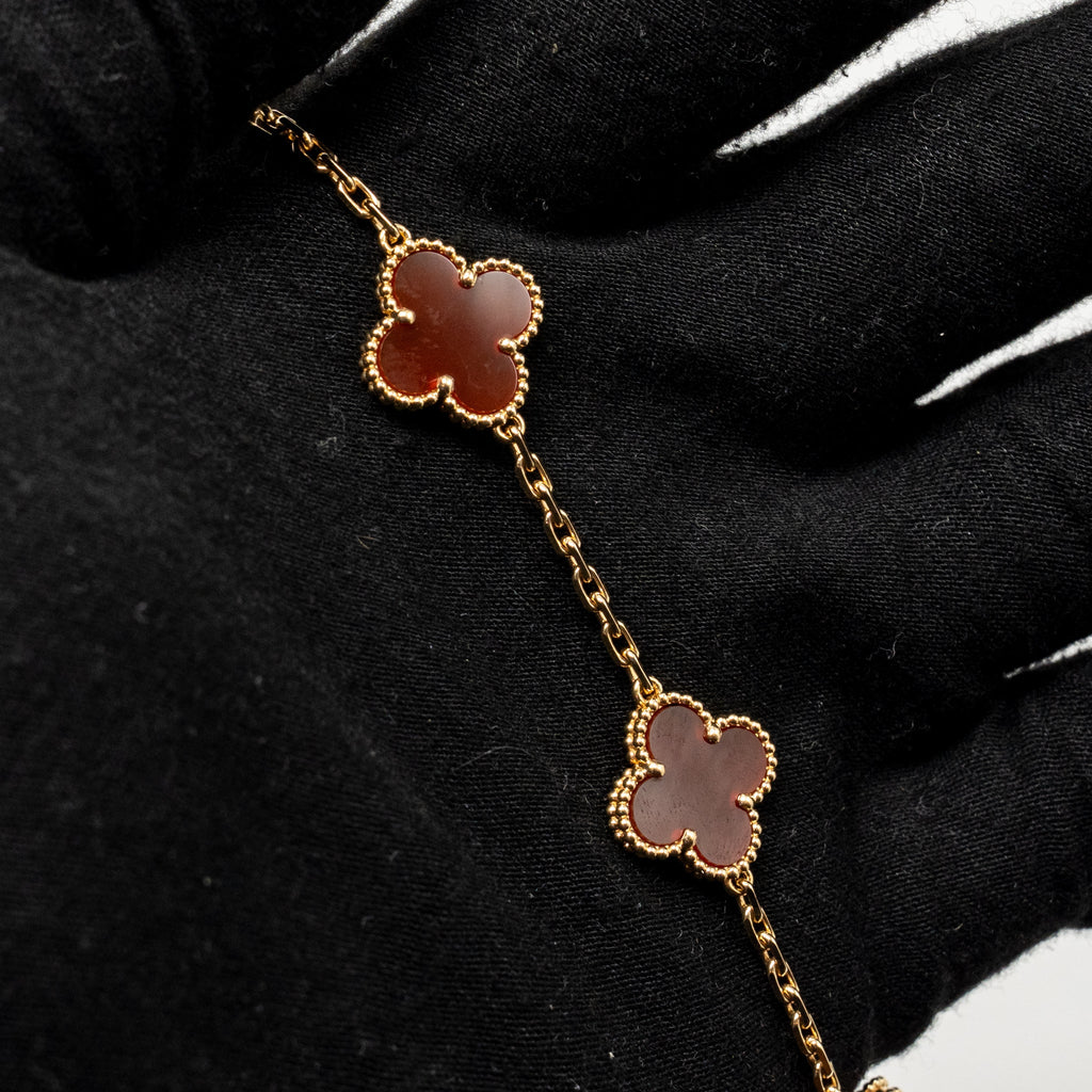 VAN CLEEF & ARPELS VINTAGE ALHAMBRA BRACLET, 5 MOTIFS YELLOW GOLD/CARNELIAN