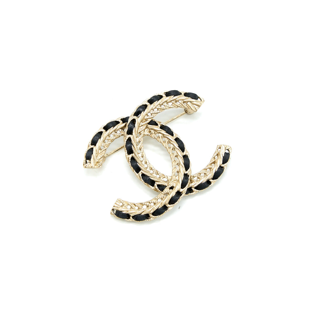 CHANEL CC LOGO LEATHER CHAIN BROOCH BLACK LGHW