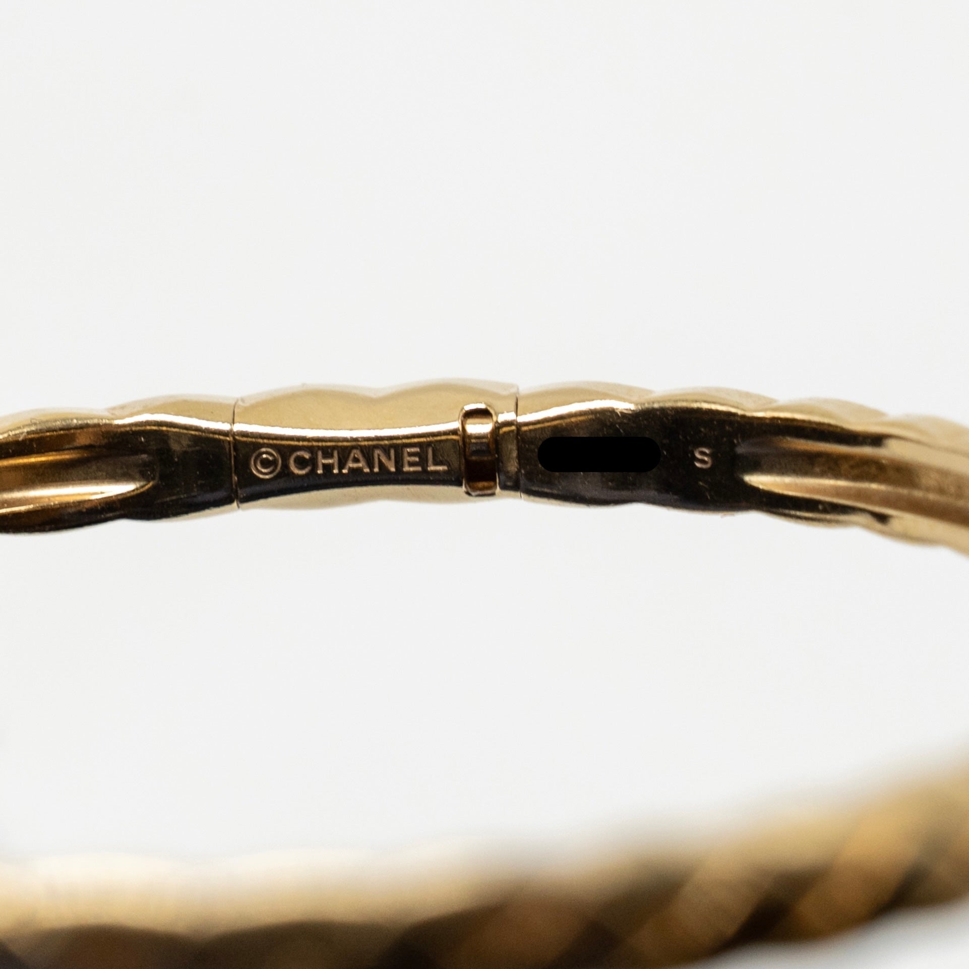 CHANEL COCO CRUSH BRACELET QUILTED MOTIF, MINI VERSION, YELLOW GOLD