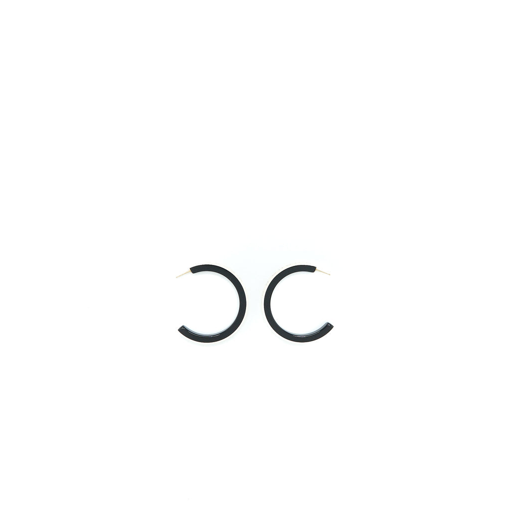 CHANEL 2022 COSTUME CASUAL STYLE EARRING BLACK / WHITE