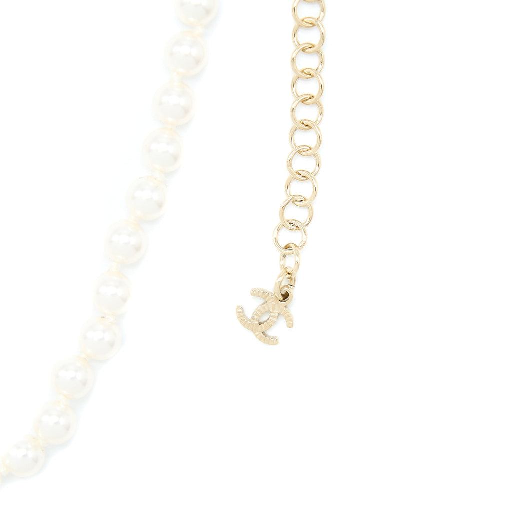 CHANEL CC LOGO HEART NECKLACE PEARL/CRYSTAL LIGHT GOLD TONE