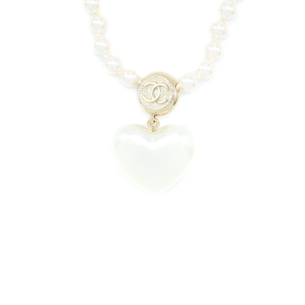 CHANEL CC LOGO HEART NECKLACE PEARL/CRYSTAL LIGHT GOLD TONE
