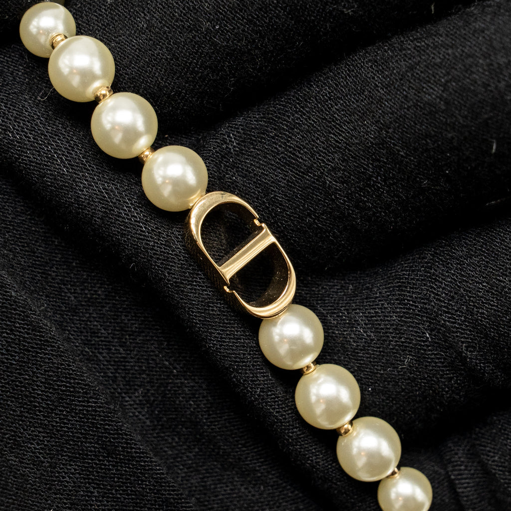 DIOR 30 MONTAIGNE BRACELET WHITE RESIN PEARLS GOLD TONE