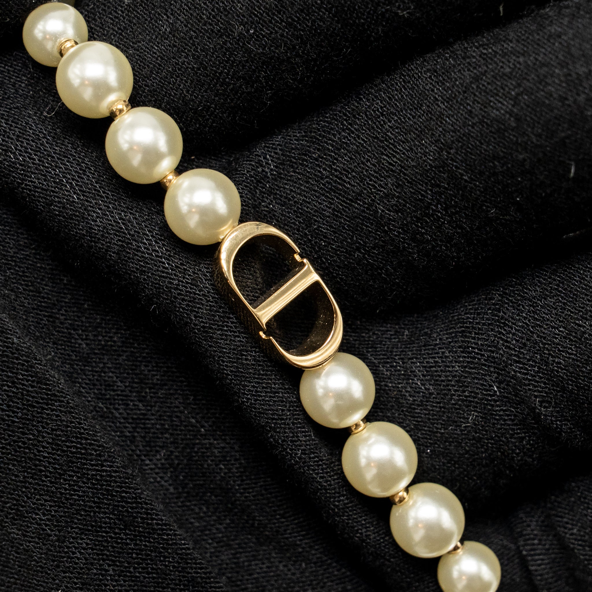 DIOR 30 MONTAIGNE BRACELET WHITE RESIN PEARLS GOLD TONE