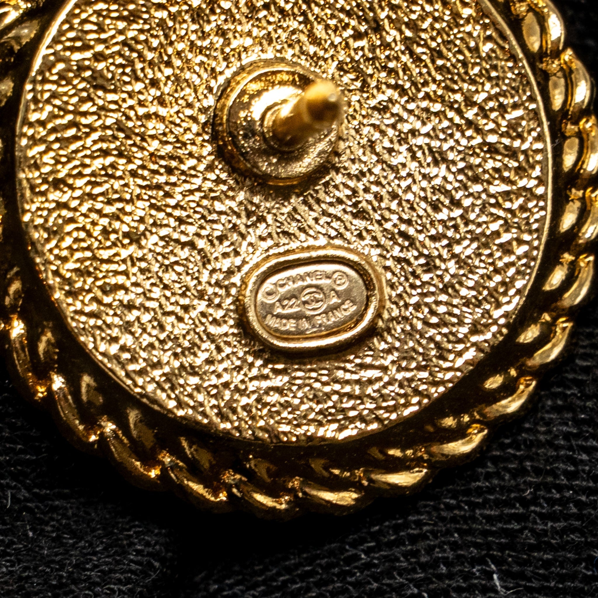 CHANEL CC, CAMELLIA, LUCKY CLOVER BROOCH SET BLACK GOLD TONE