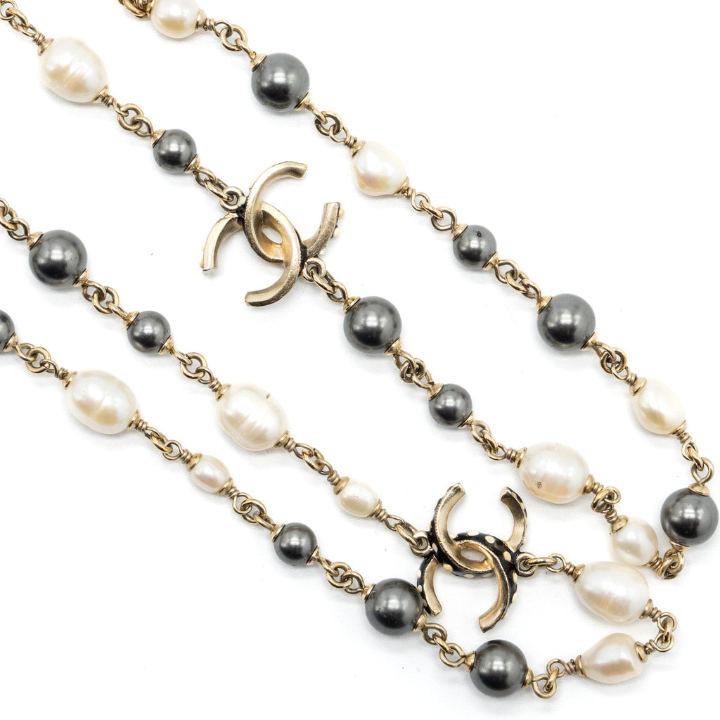 CHANEL CC LOGO LONG NECKLACE WITH PEARL LIGHT GOLD TONE