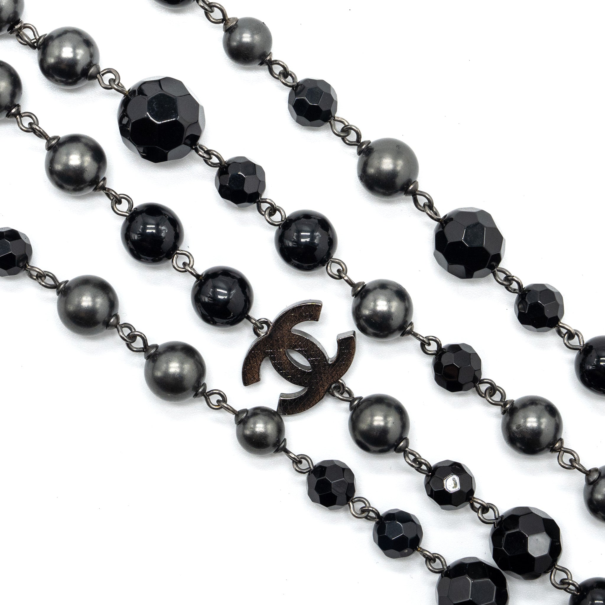 CHANEL CC LOGO LONG NECKLACE WITH PEARL BLACK/GREY