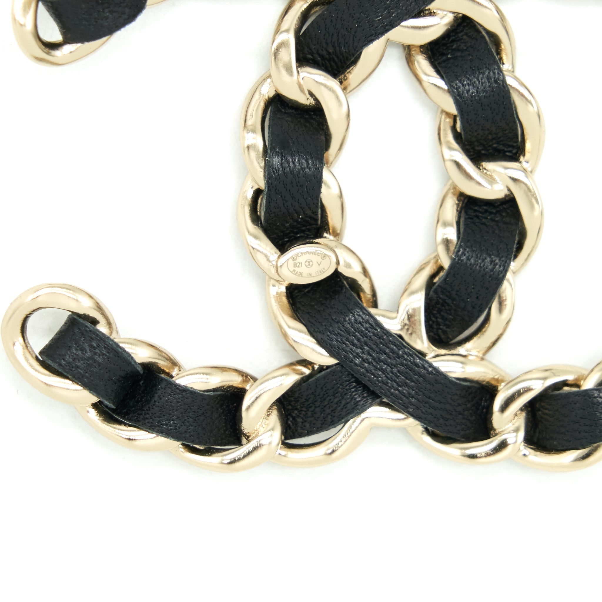 CHANEL CC LOGO LEATHER CHAIN BROOCH BLACK LGHW
