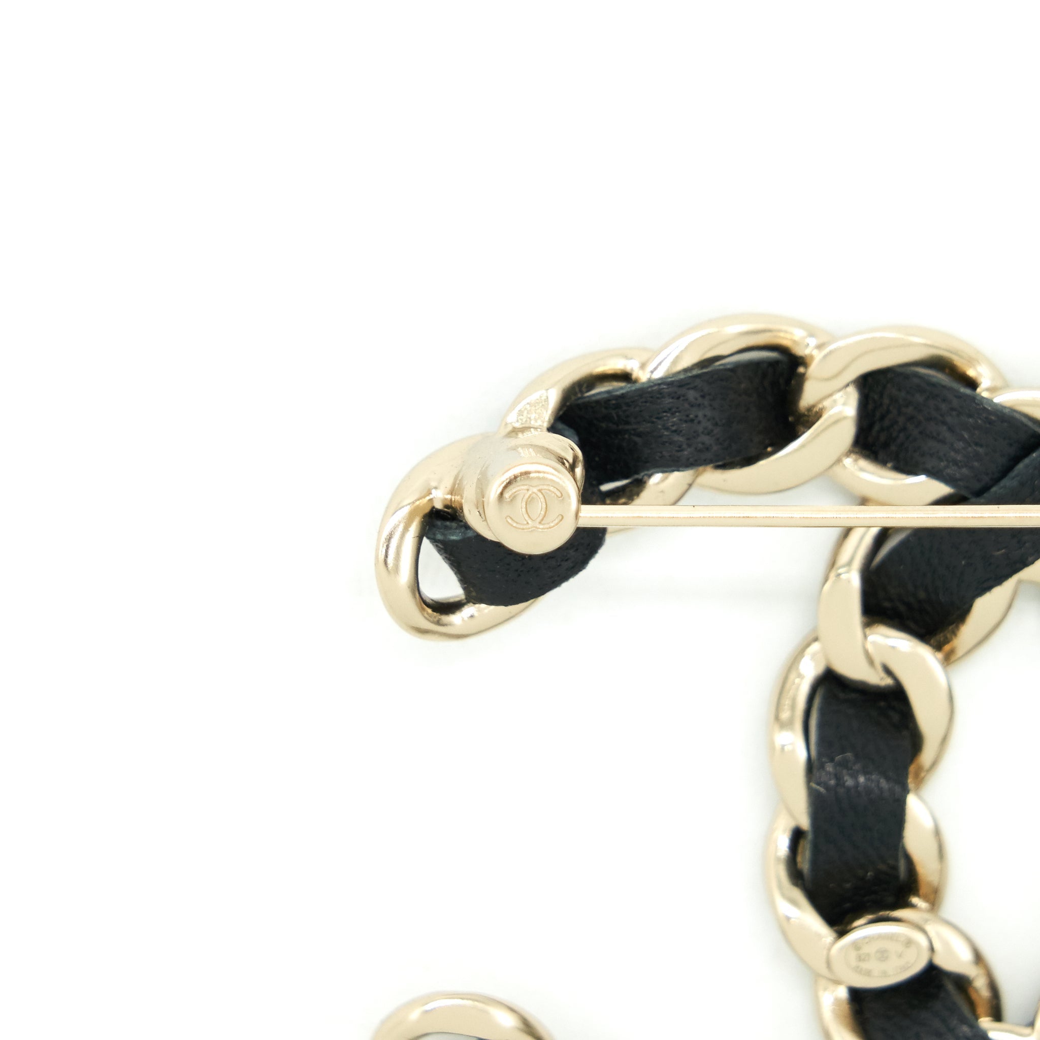 CHANEL CC LOGO LEATHER CHAIN BROOCH BLACK LGHW