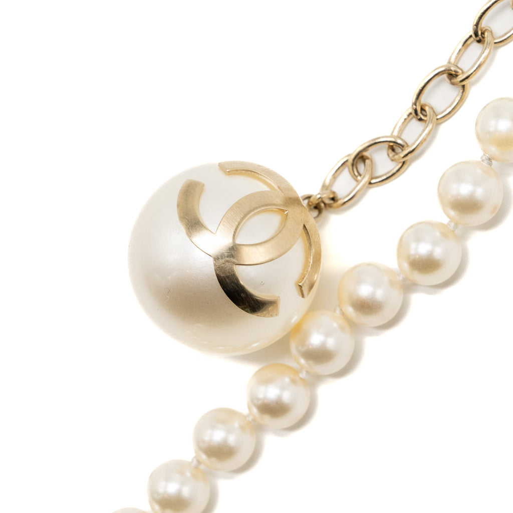 CHANEL PEARL LONG NECKLACE GOLD TONE