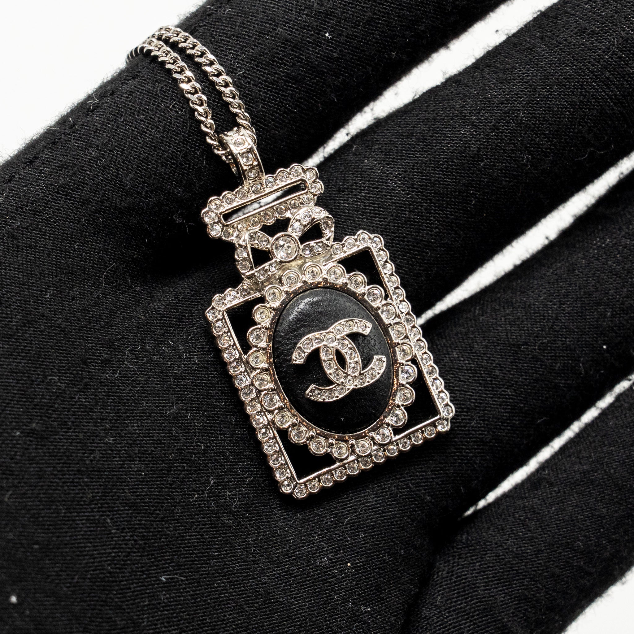 CHANEL NO.5 PERFUME BOTTLE NECKLACE CRYSTAL/LEATHER LIGHT GOLD TONE