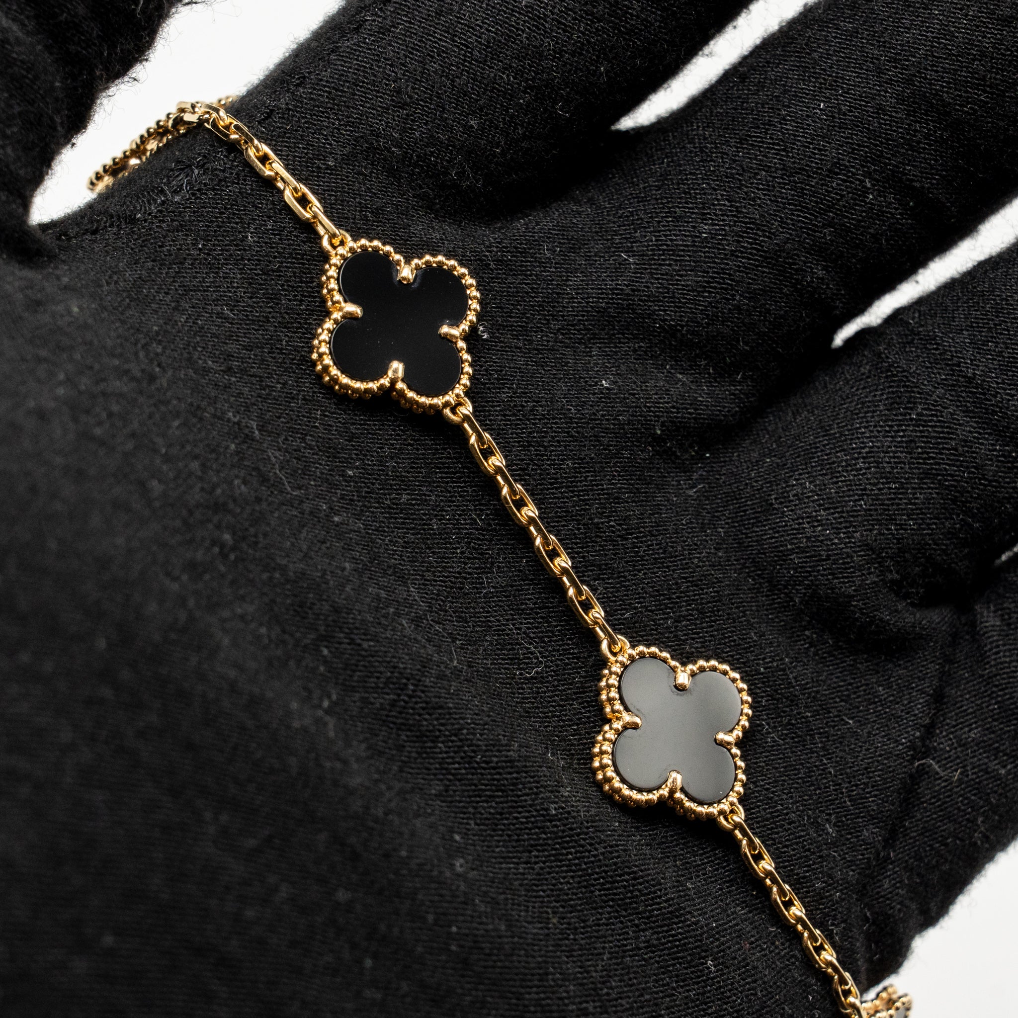 VAN CLEEF & ARPELS VINTAGE ALHAMBRA 5-MOTIF BRACELET YELLOW GOLD, ONYX