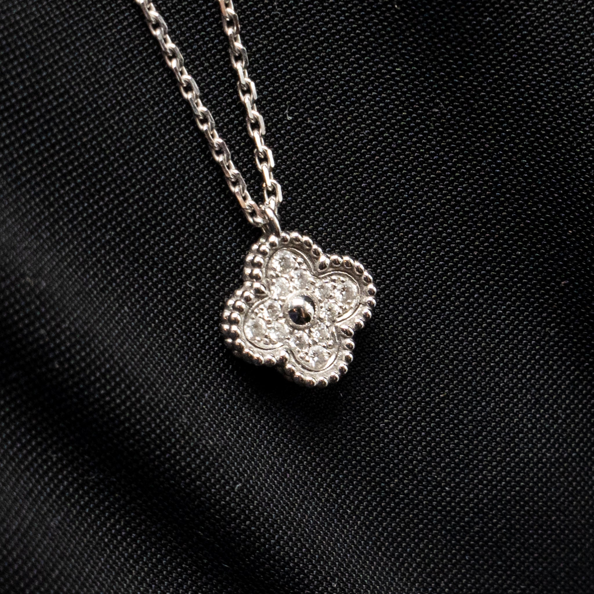 VAN CLEEF & ARPELS SWEET ALHAMBRA PENDANT WHITE GOLD DIAMONDS