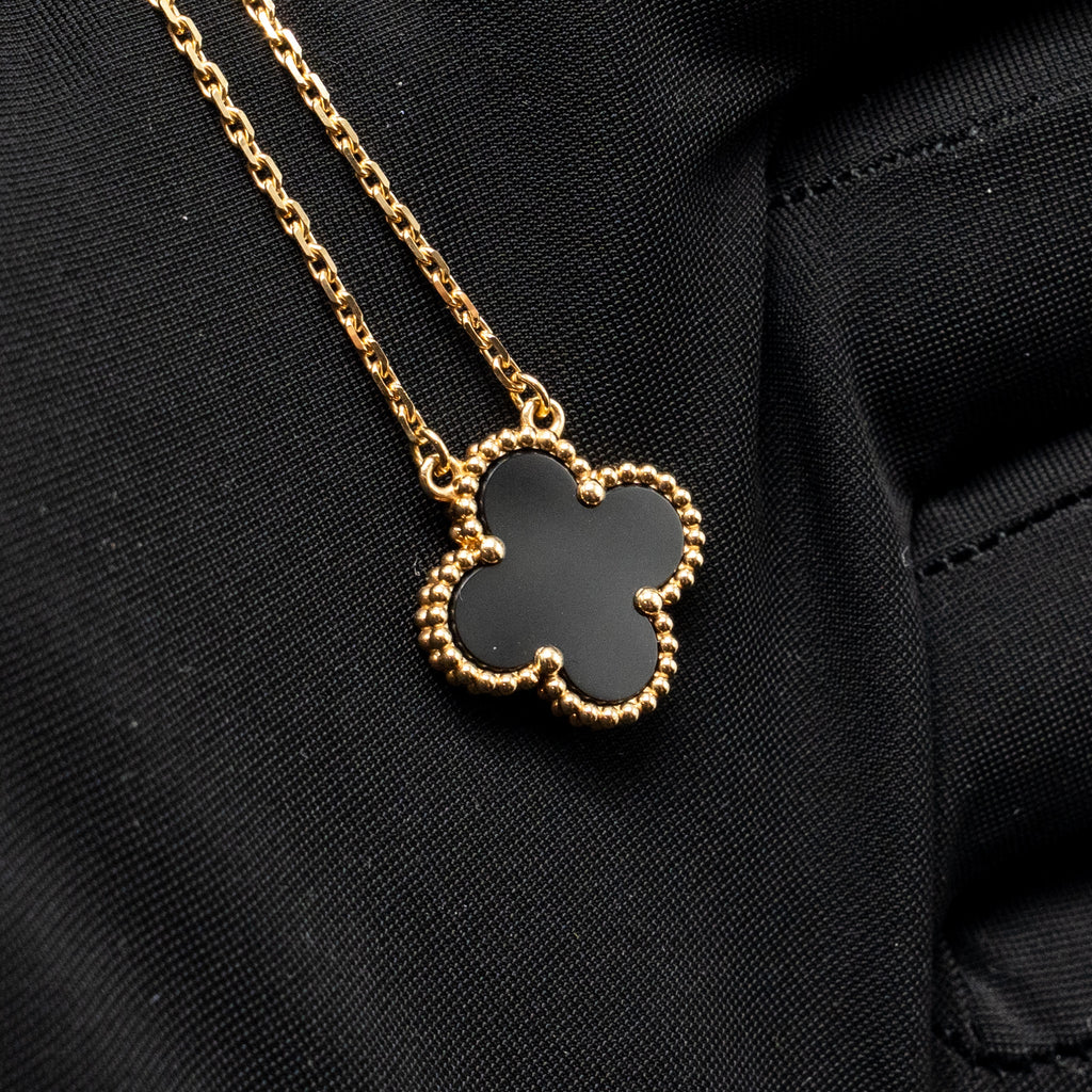 VAN CLEEF & ARPELS VINTAGE ALHAMBRA PENDANT YELLOW GOLD, ONYX