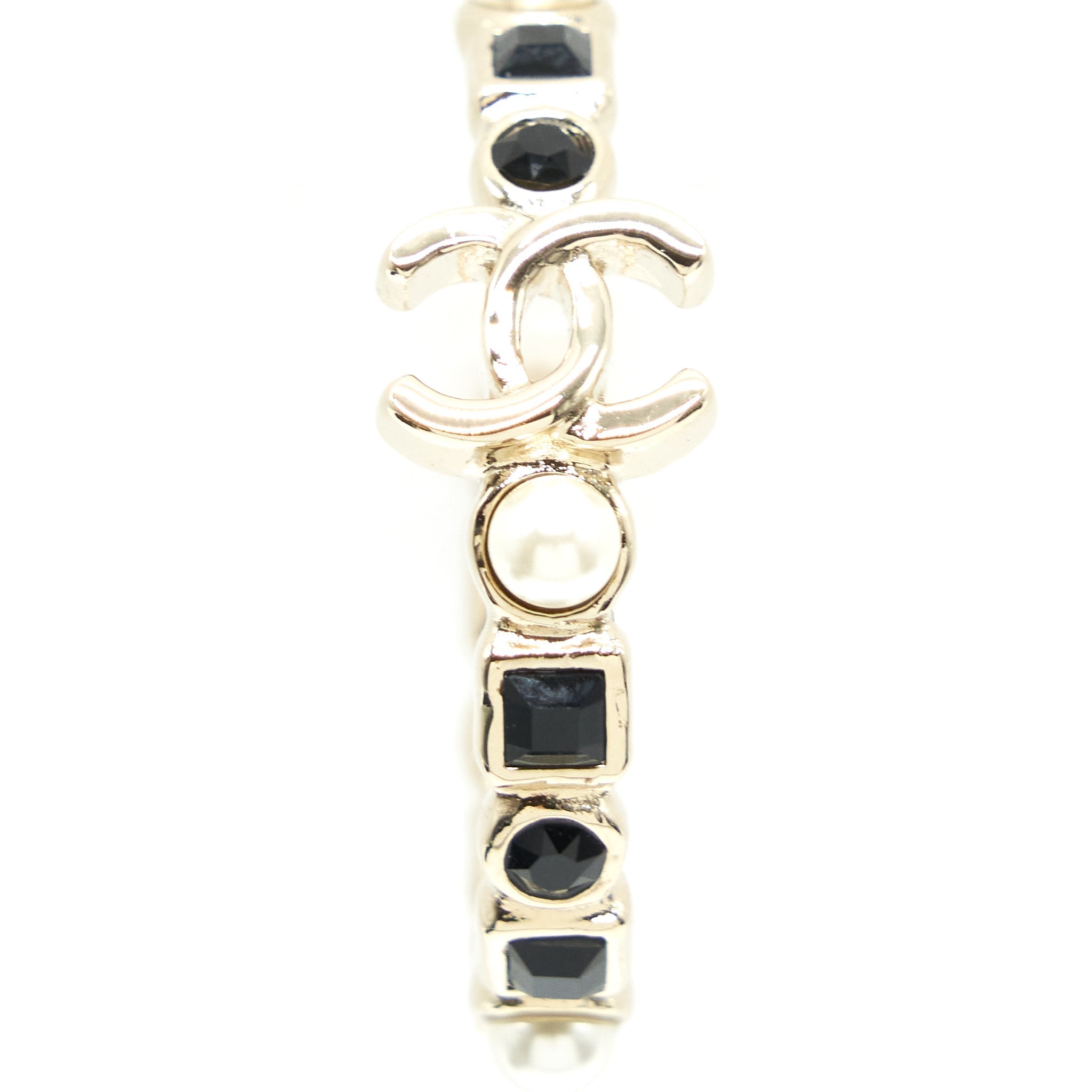 CHANEL ROUND CC BLACK EARRINGS WITH PEARL GHW