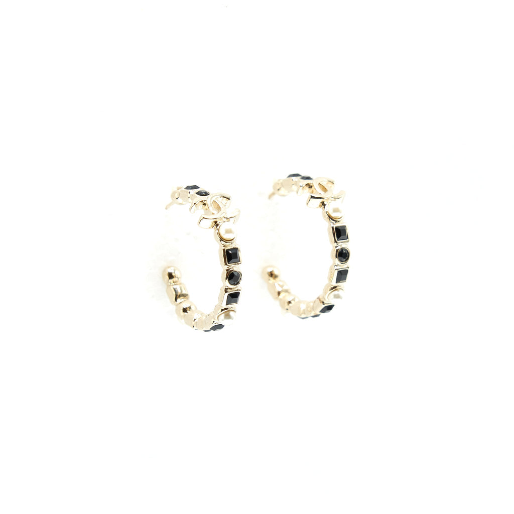 CHANEL ROUND CC BLACK EARRINGS WITH PEARL GHW