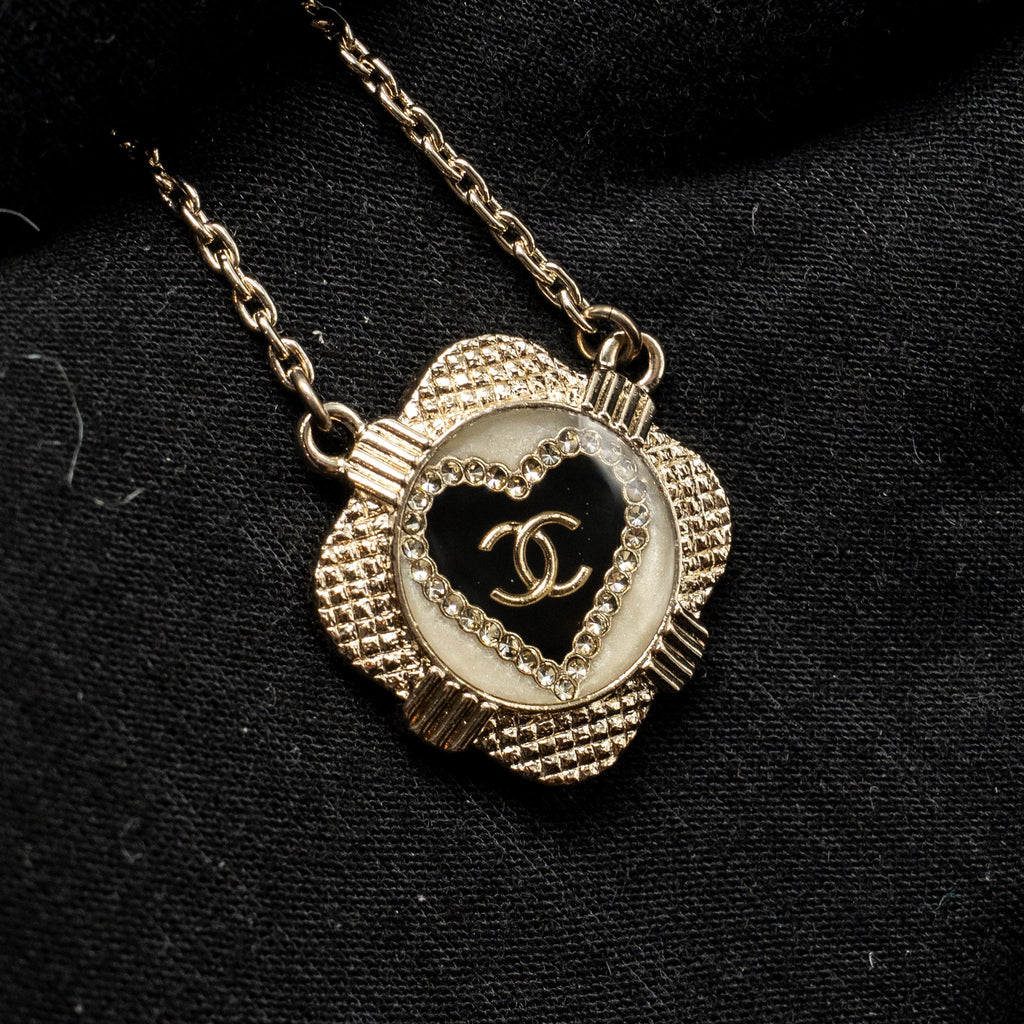 CHANEL 21A CC HEART NECKLACE CRYSTAL BLACK/WHITE LIGHT GOLD TONE