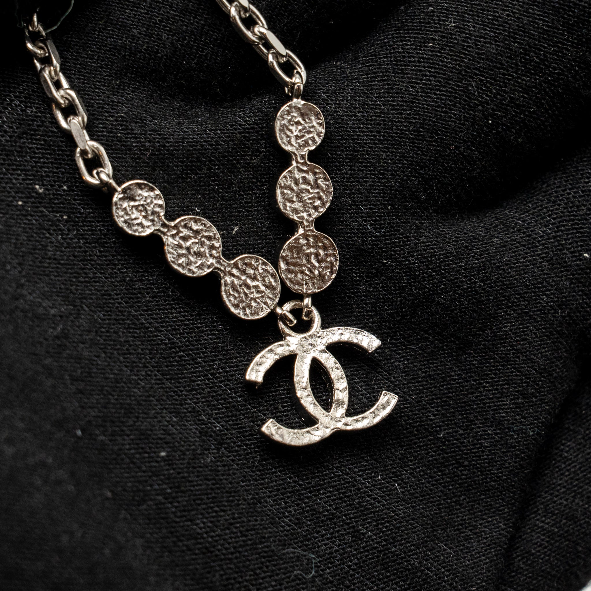 CHANEL 21B CC DROP NECKLACE CRYSTAL SILVER TONE