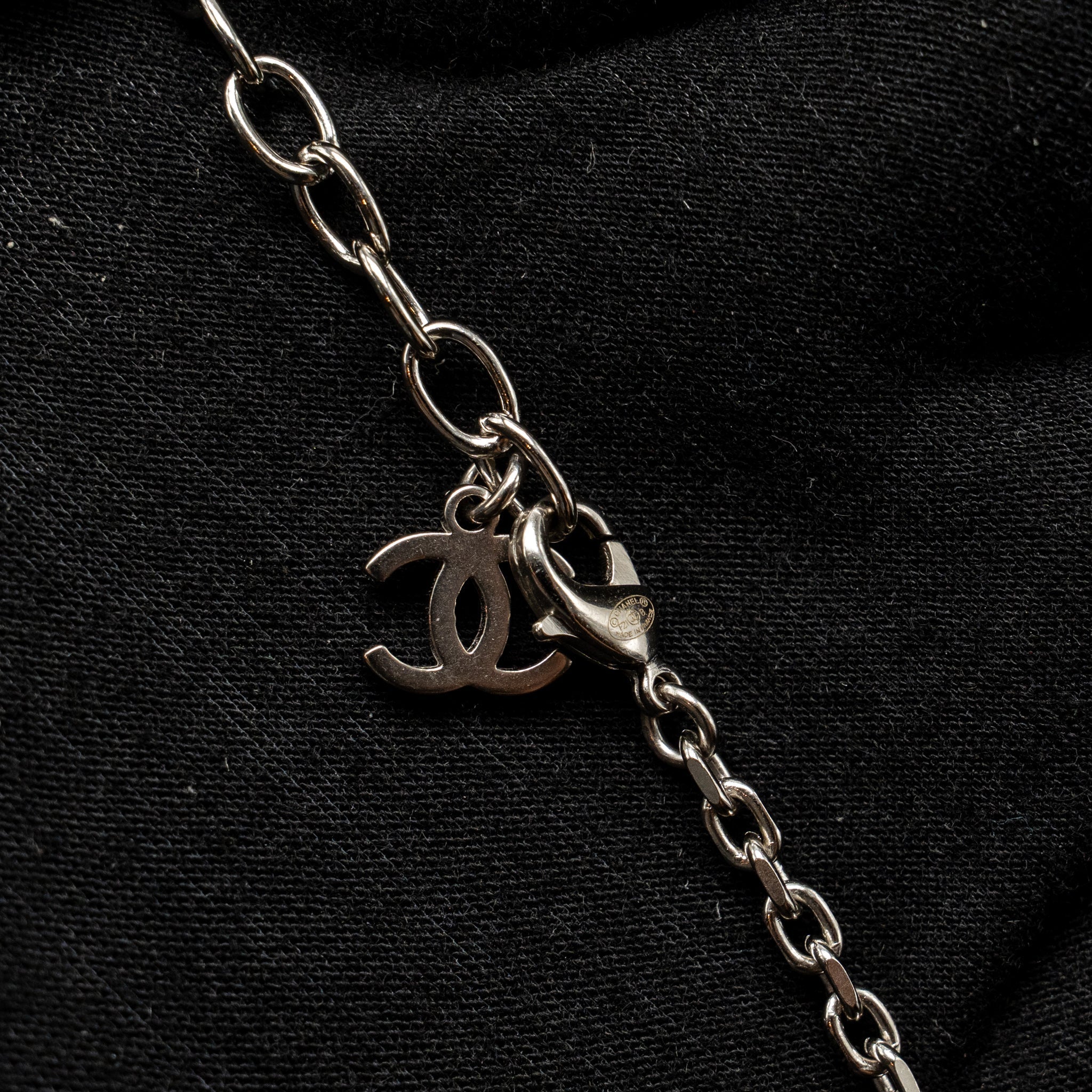 CHANEL 21B CC DROP NECKLACE CRYSTAL SILVER TONE