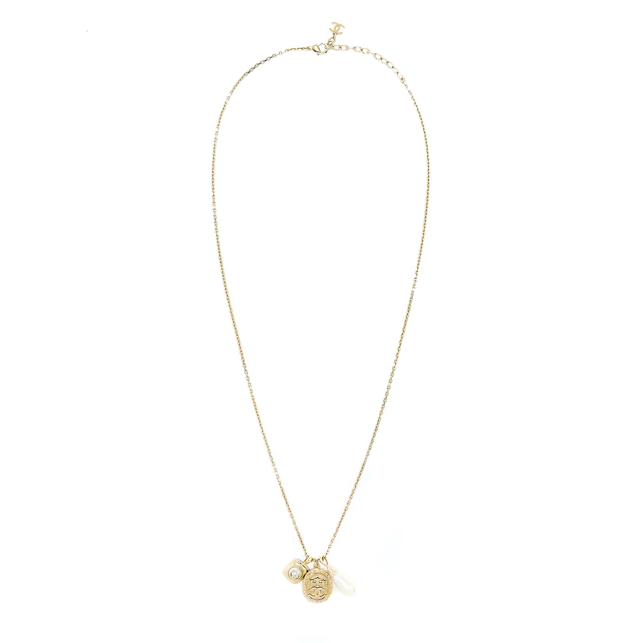 CHANEL 21A METAL PLATE AND CRYSTAL NECKLACE BRUSHED GOLD TONE