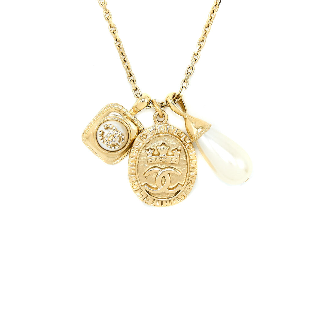 CHANEL 21A METAL PLATE AND CRYSTAL NECKLACE BRUSHED GOLD TONE