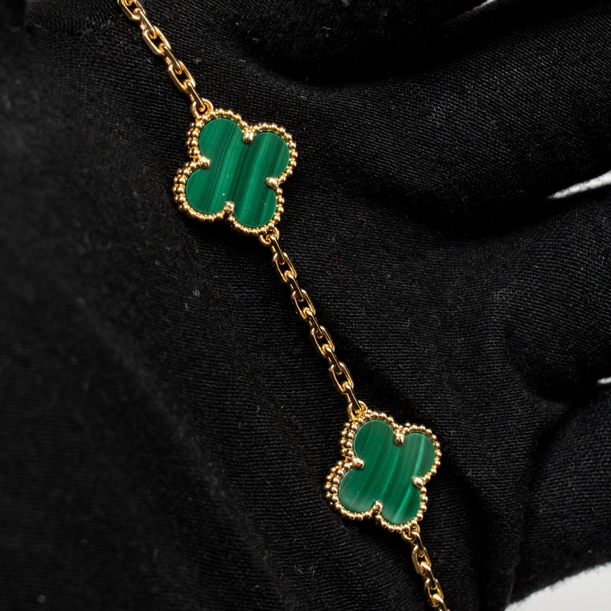 VAN CLEEF AND ARPELS VINTAGE ALHAMBRA BRACELET 5 MOTIF 18K YELLOW GOLD, MALACHITE