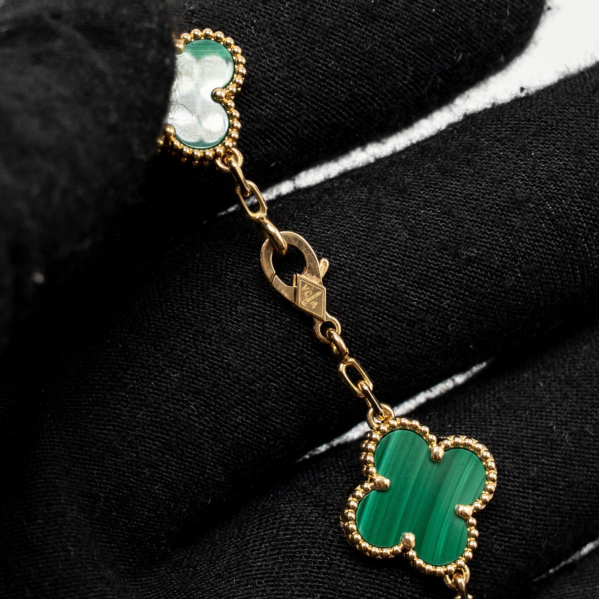 VAN CLEEF AND ARPELS VINTAGE ALHAMBRA BRACELET 5 MOTIF 18K YELLOW GOLD, MALACHITE