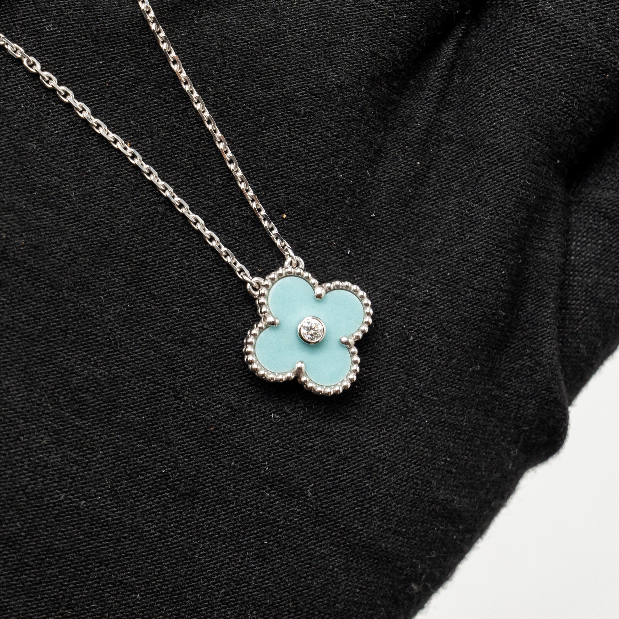 VAN CLEEF AND ARPELS 2022 HOLIDAY LIMITED VINTAGE ALHAMBRA PENDANT PORCELAIN / WHITE GOLD / DIAMOND