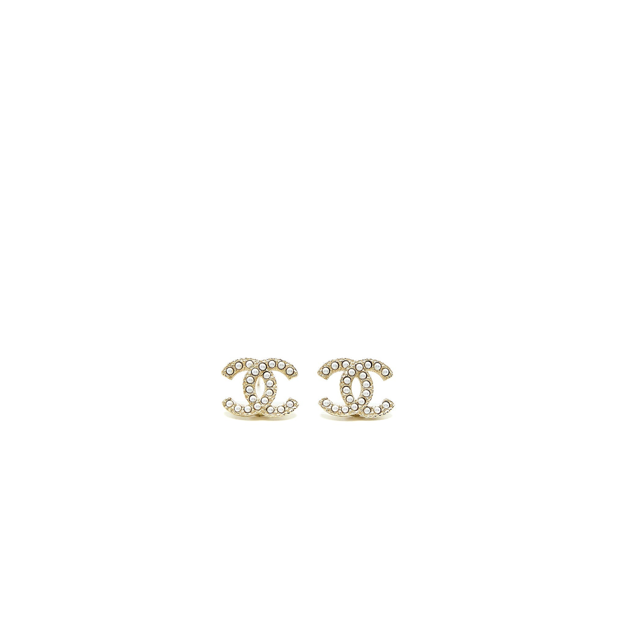 CHANEL CC LOGO PEARL EARRINGS GHW