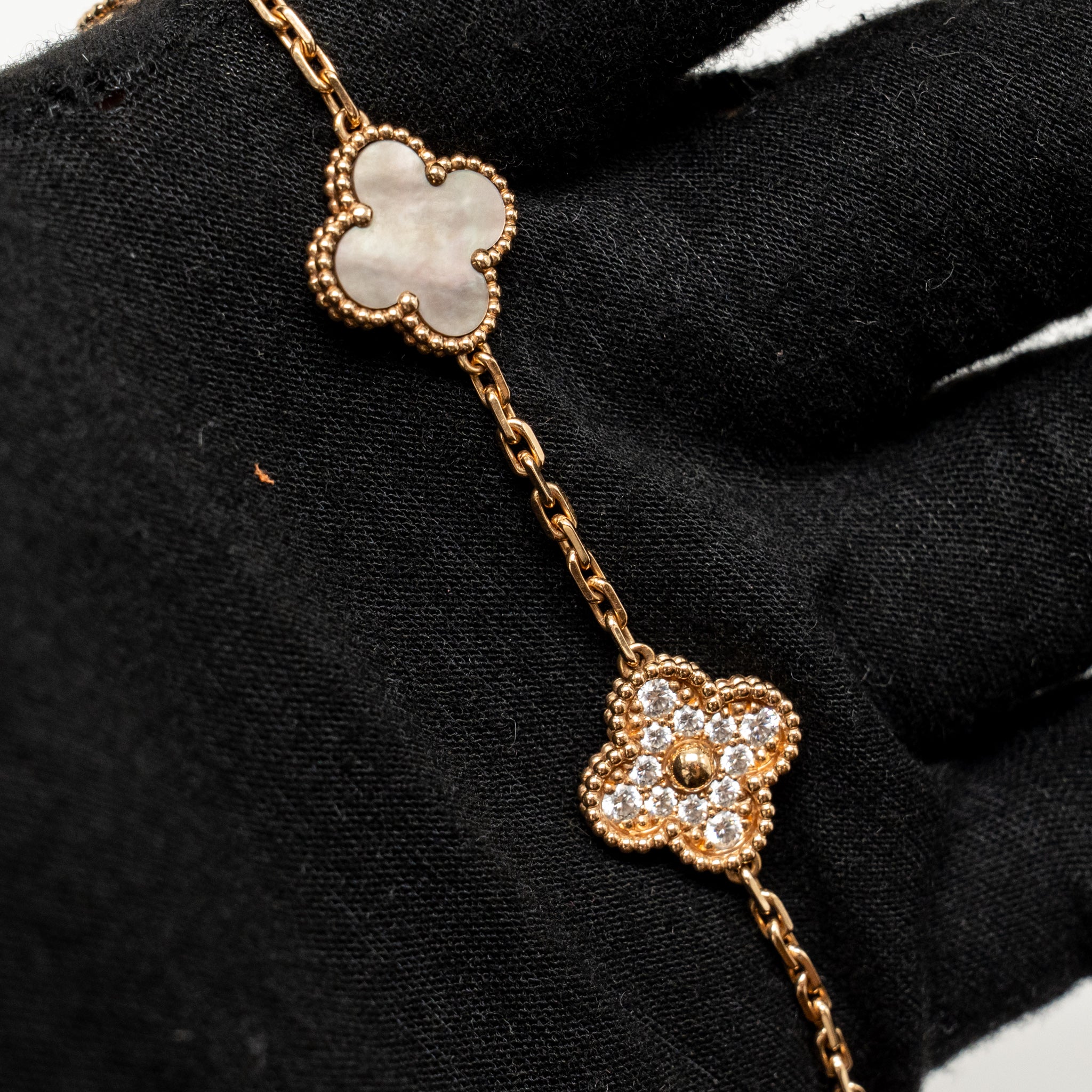 VAN CLEEF & ARPELS VINTAGE ALHAMBRA BRACELET, 5 MOTIFS GREY MOTHER OF PEARL / ROSE GOLD/ DIAMONDS