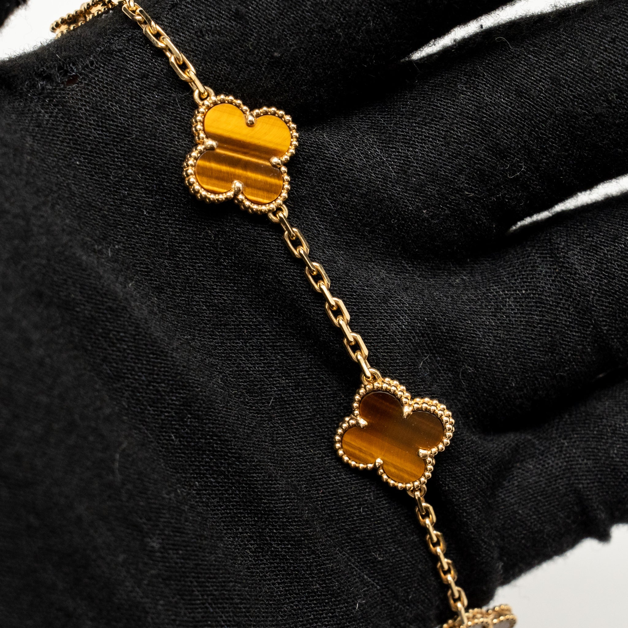 VAN CLEEF & ARPELS VINTAGE ALHAMBRA BRACELET, 5 MOTIFS TIGER EYE YELLOW GOLD