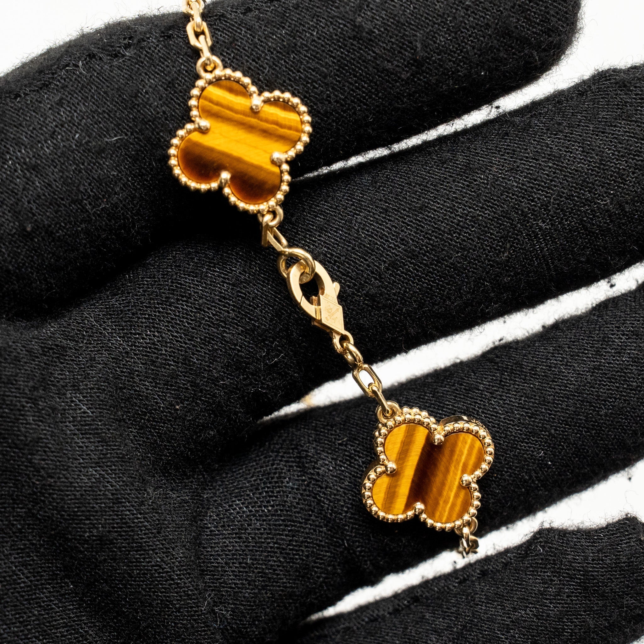 VAN CLEEF & ARPELS VINTAGE ALHAMBRA BRACELET, 5 MOTIFS TIGER EYE YELLOW GOLD