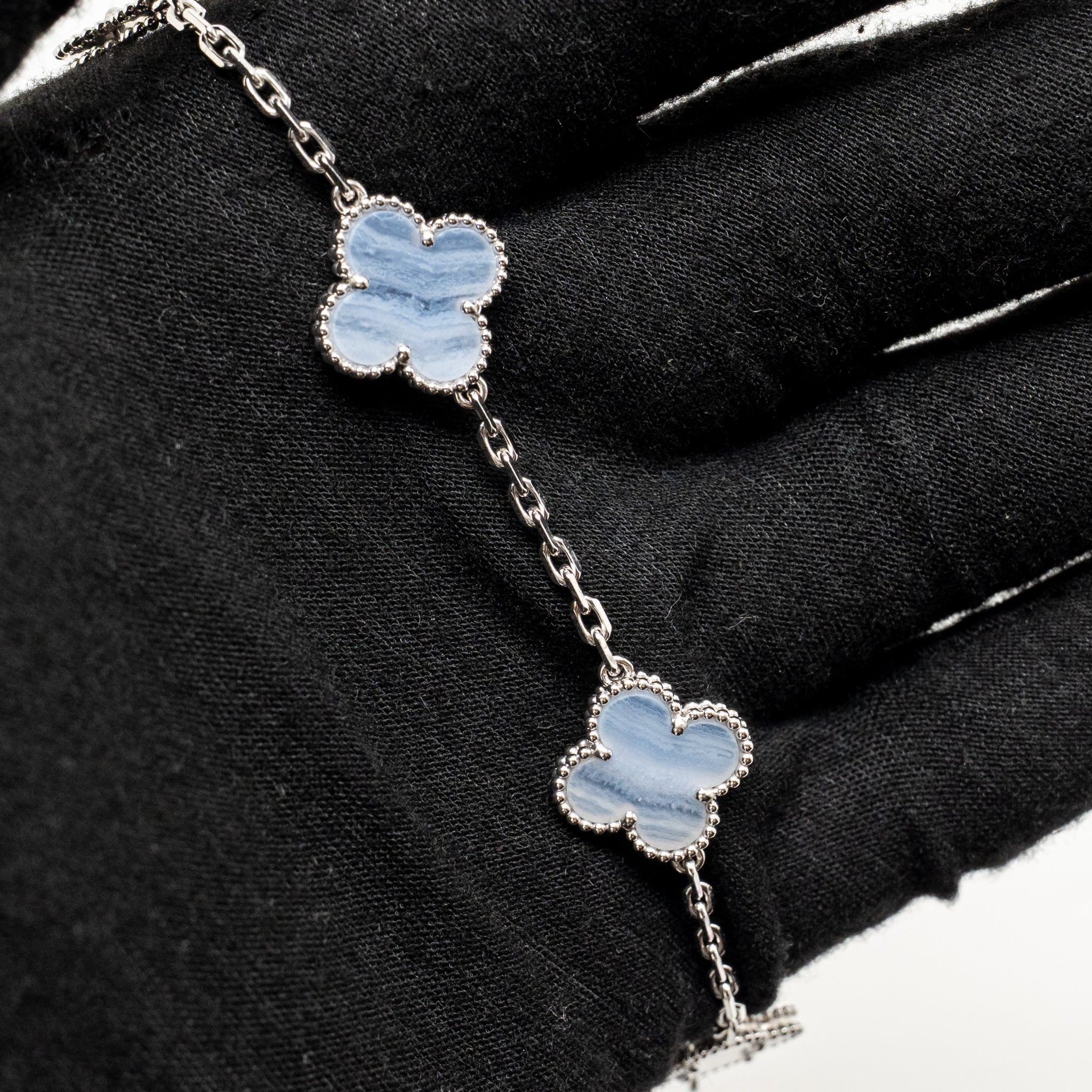 VAN CLEEF & ARPELS VINTAGE ALHAMBRA BRACELET, 5 MOTIFS CHALCEDONY WHITE GOLD
