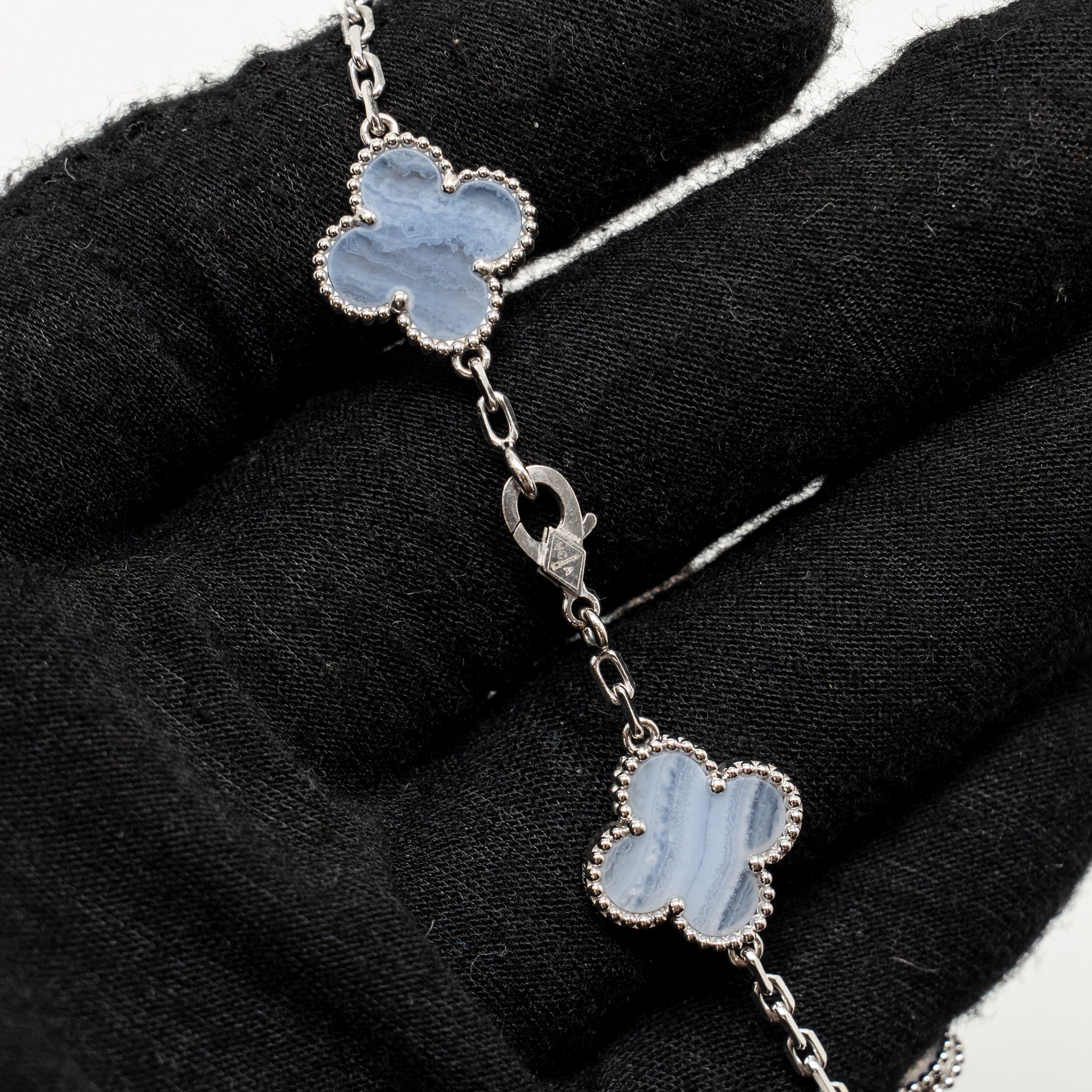 VAN CLEEF & ARPELS VINTAGE ALHAMBRA BRACELET, 5 MOTIFS CHALCEDONY WHITE GOLD