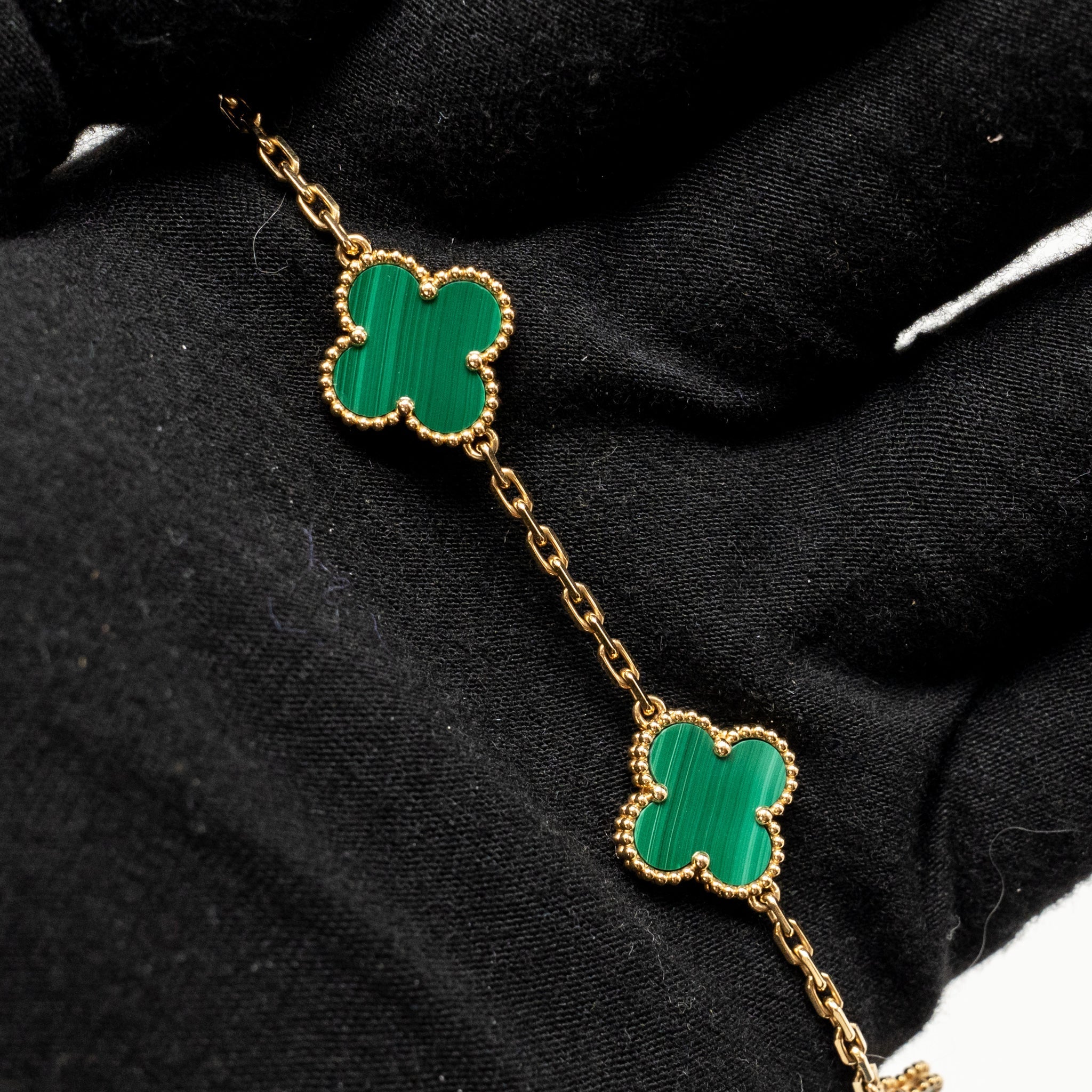 VAN CLEEF AND ARPELS VINTAGE ALHAMBRA BRACELET 5 MOTIF, YELLOW GOLD, MALACHEITE