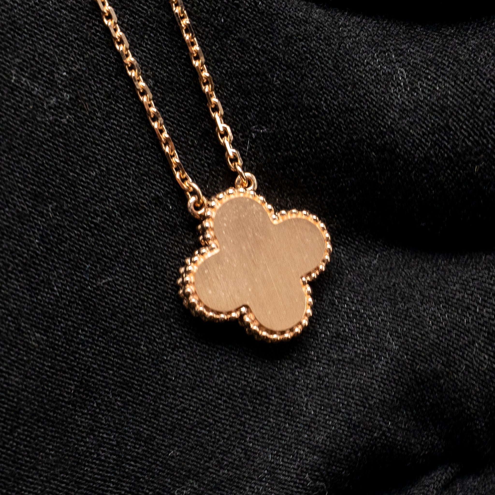 VAN CLEEF & ARPELS 2021 HOLIDAY PENDANT RHODONITE ROSE GOLD WITH DIAMOND