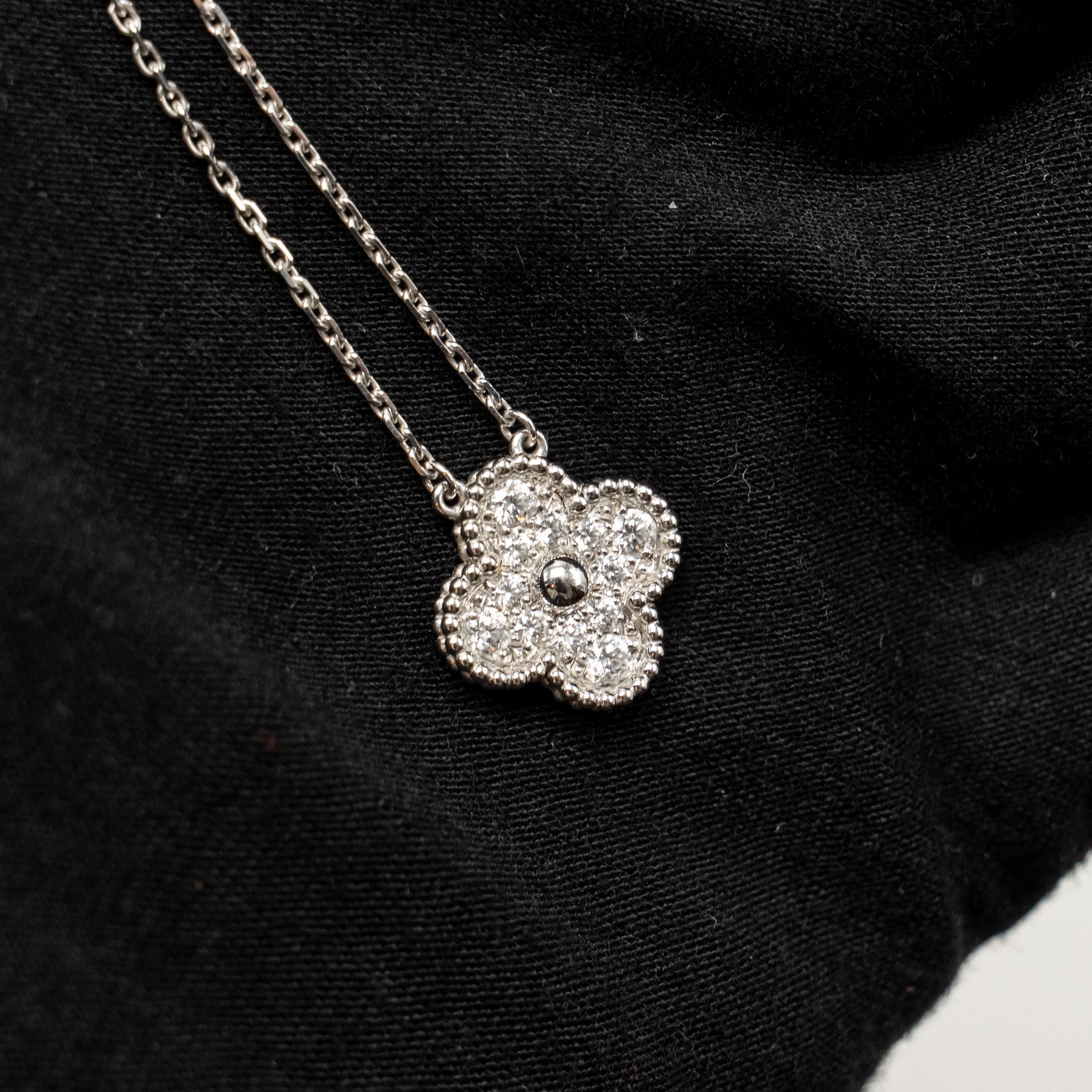 VAN CLEEF & ARPELS VINTAGE ALHAMBRA PENDANT WHITE GOLD DIAMONDS