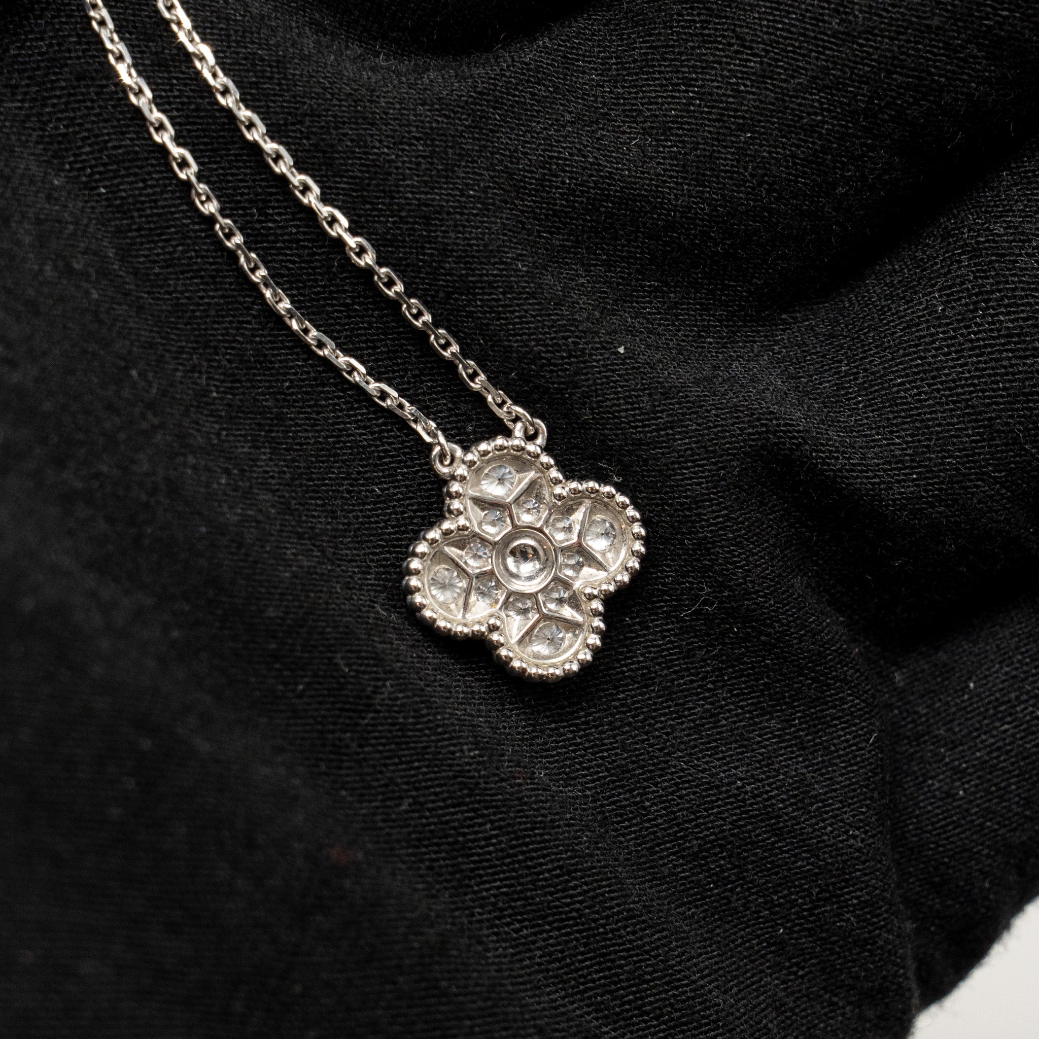 VAN CLEEF & ARPELS VINTAGE ALHAMBRA PENDANT WHITE GOLD DIAMONDS