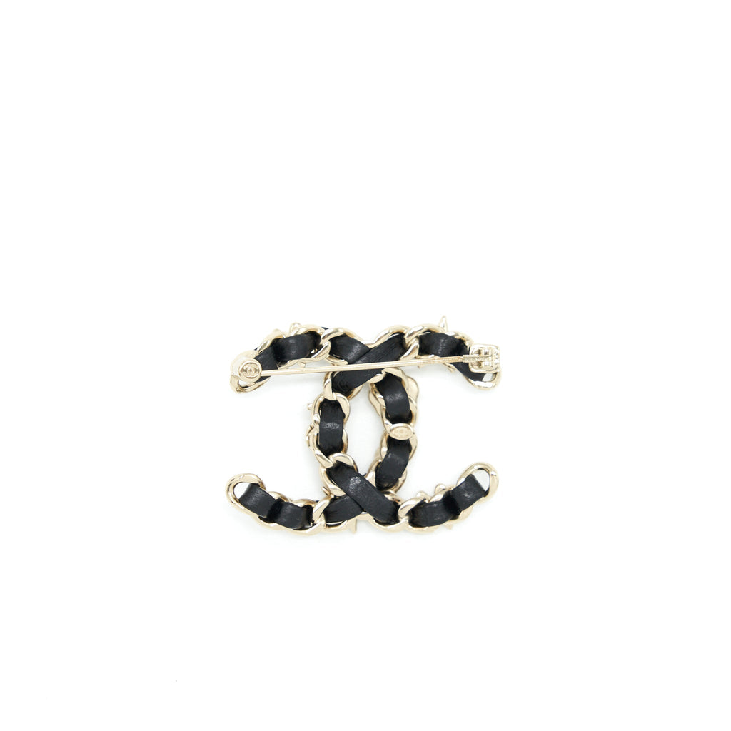 CHANEL 22S CC LOGO CHAIN BROOCH WITH CHARM BLACK LGHW