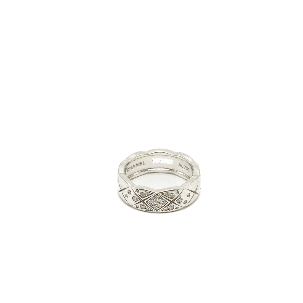 CHANEL COCO CRUSH RING SMALL VERSION QUILTED MOTIF WHITE GOLD, DIAMONDS