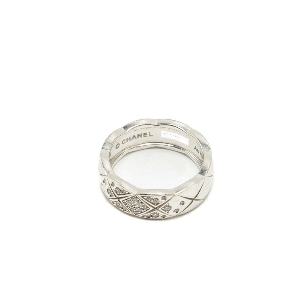 CHANEL COCO CRUSH RING SMALL VERSION QUILTED MOTIF WHITE GOLD, DIAMONDS