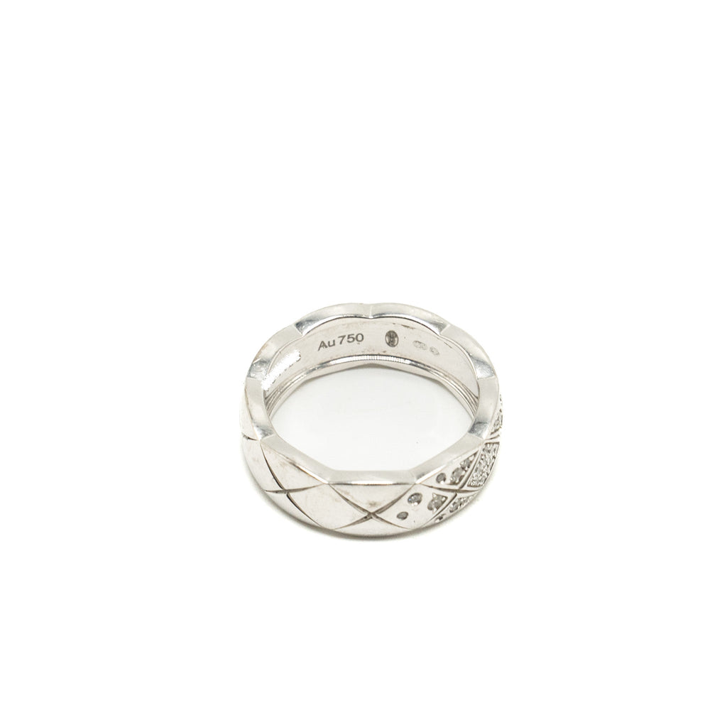 CHANEL COCO CRUSH RING SMALL VERSION QUILTED MOTIF WHITE GOLD, DIAMONDS