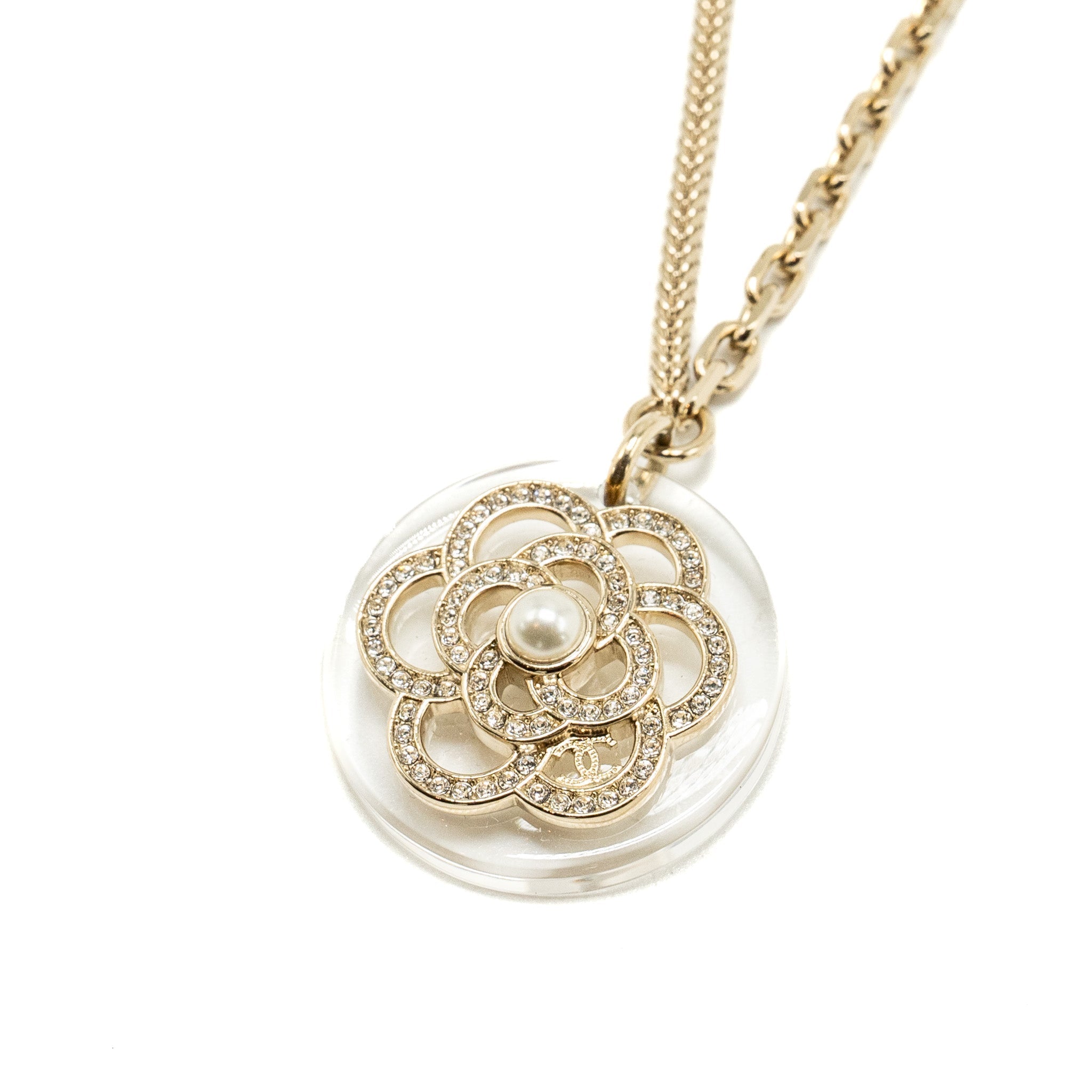 CHANEL CAMELLIA NECKLACE PEARL/LIGHT GOLD TONE