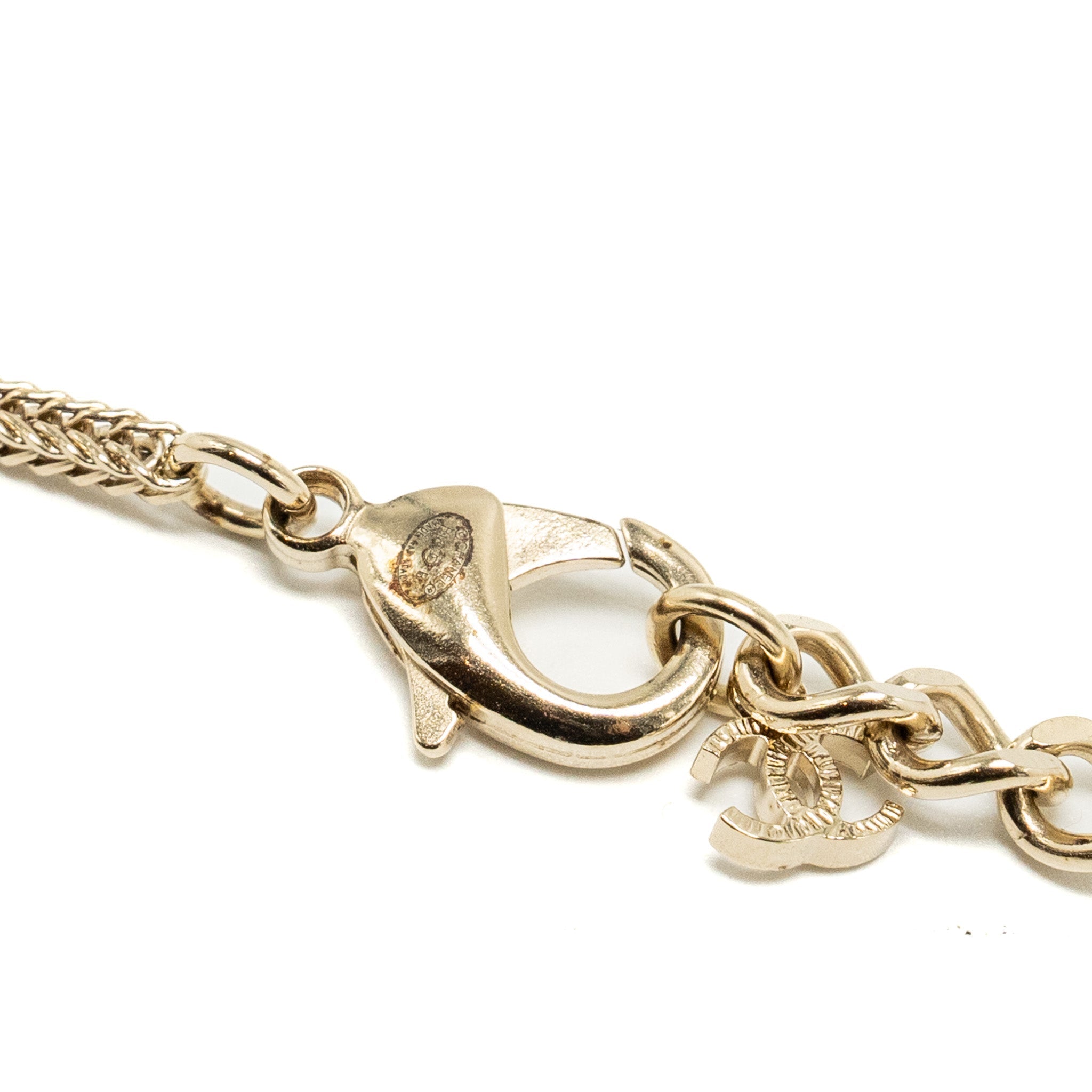 CHANEL CAMELLIA NECKLACE PEARL/LIGHT GOLD TONE