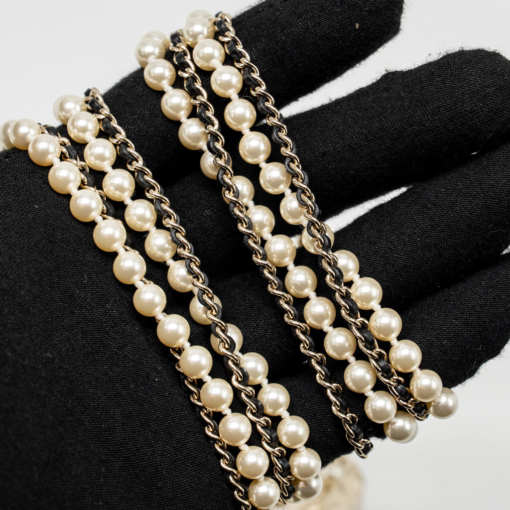 CHANEL CC FLAP BAG PENDANT LONG NECKLACE PEARL/LEATHER LIGHT GOLD TONE
